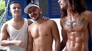 Crowd be advisable for - caco foxx & ricardo jones & henrrique bailarino - bareback (surfista dotado)