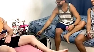Minha mulher viajou, chamei uns amigos pra resenha em casa e acabou virando uma brotheragem
