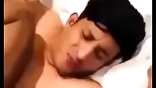 Este chacal viene a mi casa y me da una cogida con leche al final
