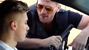 Cheerful patrolman caught him spasmodical missing there public & fucked him