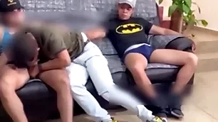 Uno not much puede ver tv a gusto porque luego luego meten mano