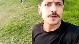 Chupei o novinho na mata e levei em casa depois