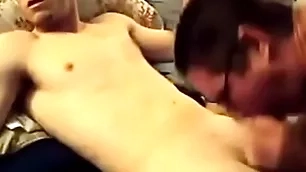 Tiozão mamando o hétero