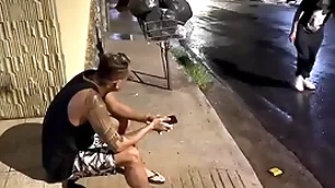 Um carioca comendo o cu guloso de um mineiro em um dia de chuva
