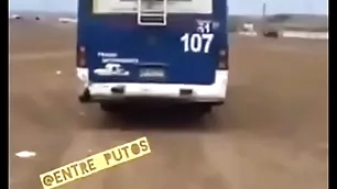 Espiando al chófer