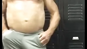 Iciness dave's gym pretence