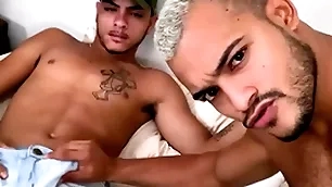 Botei o loirinho safado da minha rua pra mamar