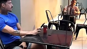 Devolveu o celular e foi pago com foda
