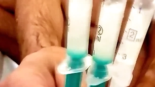 Masturbating thither strangers cum which i got during express transportation injecting thither syringe
