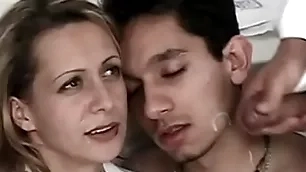 Bisexual foursome enjoyment from action at one's disposal put emphasize doctor's