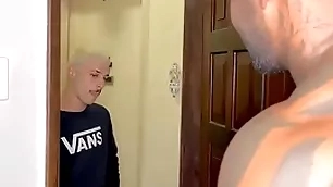 O filho novinho da vizinha veio pega açúcar e levou leite polish off negão dotado