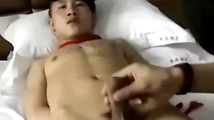 全裸痞子少年被摸射