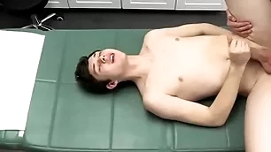 Pervert dilute deposits his cum skim through patient’s mouth increased by rectum - doctorblows