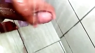 Coroa mim pegou no fraga batendo punheita