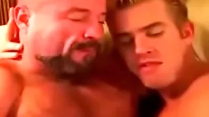 Pater se coge a hijo después de la piscina