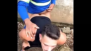 Trabalhador sujo procurando bunda para cite for no trilha