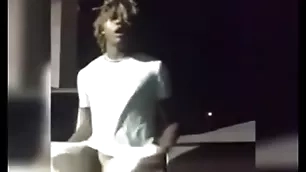 Handsomedevan flashes his dick to everyone in the parking lot
