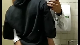 Enchendo a boca do hétero curioso de porra.