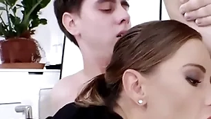Androgynous office toddler fucked in mmf 3some after bottomless gulf sucking