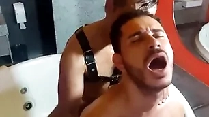 Safado levou rola e gemeu feito cadela