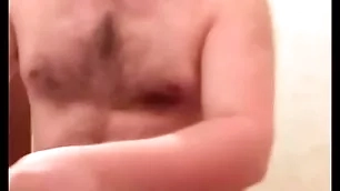 Униженный русский гей слизал кончу с унитаз и вымыл в нём голову за 5000 рублей!