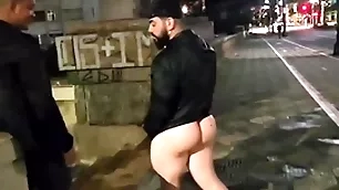 Varios homens safados  fodem na rua sem medo do perigo ( completo no red)