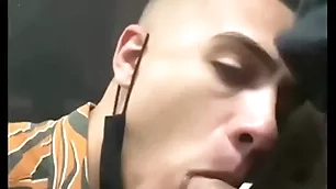 Novinho mamando pau grande em público - gabriel martins