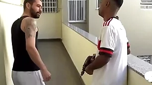 Peguei o hétero faz tudo do condomínio