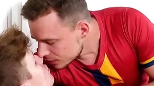 Jawked - futbol player florian mraz uses his horseshit on hung antony carter