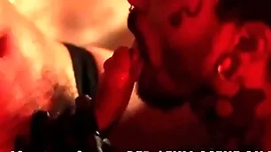 Sexo em festa - chupando e dando para vários - vídeo completo itty-bitty red