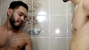 Brotheragem com meu melhor spend time together