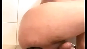 Young man datoy xxl dildo fucking apparatus destroys my ass!