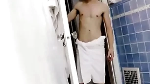 Boning my y. stepbrother in the bathtub