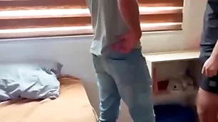 Joven estudiante entrega su culito a cambio de mejorar sus calificaciones